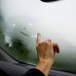 Почему в машине потеют стекла, и что нужно делать
