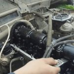 Checking and adjusting valve clearances on Niva 2121