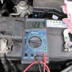 Car battery leakage current: norm and measurement
